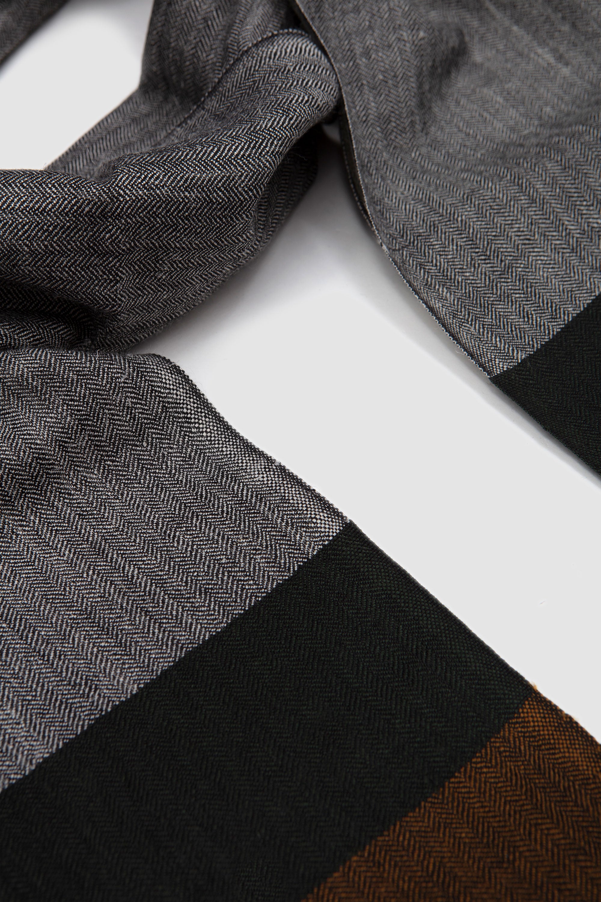 Himalayan Scarf Reversible Wool Grey_4